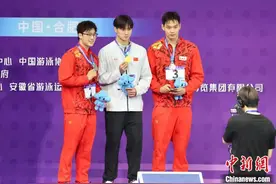 全国夏季游泳锦标赛开赛 陈俊儿男子100米蝶泳夺冠图片