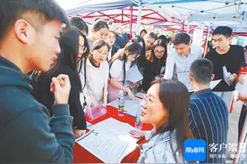 教育周刊 | 从“校园人”成为“职场人” 第一份工作如何选？图片