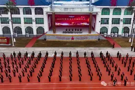 若有战，召必回！2025年春季退役士兵向军旗告别图片