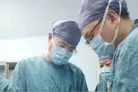 “胆大”爹爹不堪“排尿难”折磨 竟用筷子自行导尿反受伤图片