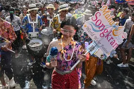 （外代一线）泰国曼谷：庆祝宋干节图片