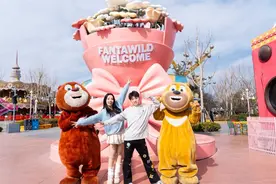 情人节氛围感十足 青岛方特“星河热恋夜”浪漫开幕图片