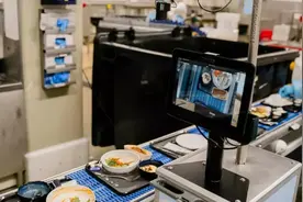 这一航司36名飞行员将停薪休假；汉莎采用人工智能技术 减少机上餐食浪费图片