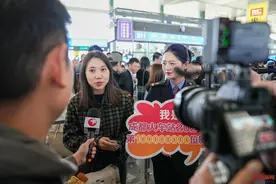 成都火车站迎来今年第1亿位旅客！是她，常来成都出差，正回重庆图片