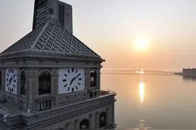 港珠澳大桥下的哨所图片