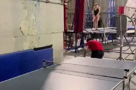 全红婵打乒乓球是什么水平？与王宗源的乒乓对决充满欢乐图片