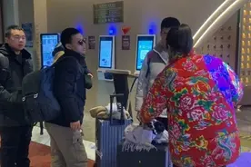 从洗浴场到避风港，年轻人过上“沉浸”夜图片