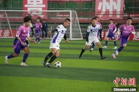 香港警察足球队再赴贵州“村超”图片