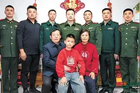 英雄全家福丨一场特殊的“全家大团圆”——“七子”探亲记图片