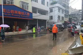 不放弃一个人，不耽误一个人！实地探访大暴雨突袭后的湖南龙山县图片