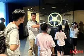 出发黄金周｜国庆长假来临，精讲导游“热”起来：带游客沉浸式“深读”一座博物馆图片