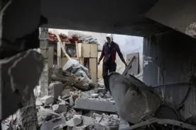 以军突然狂轰加沙造成超300人死亡，到底是谁让战火重燃？图片