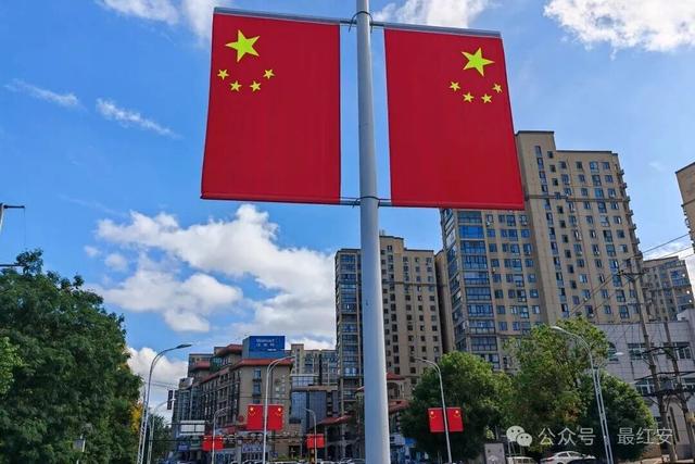 中国红，红安红！