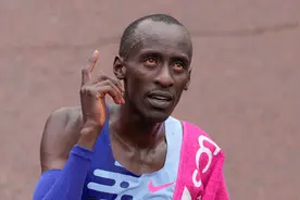 马拉松最接近“破2”，基普图姆却永远停下脚步图片