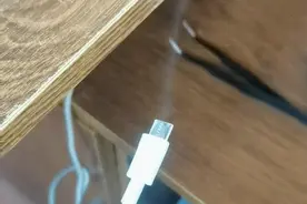 有这种充电线的，劝你马上拔掉！快自查图片