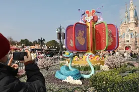 解锁迪士尼蛇年新角色、到海昌看海底蛇灯……跟着非遗逛上海主题乐园图片