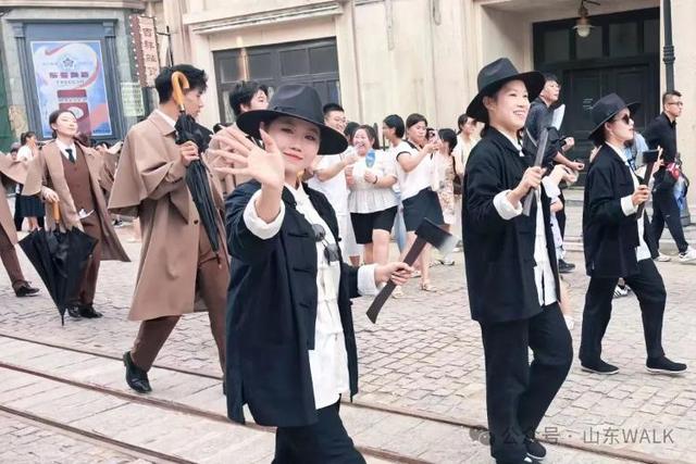 仅216天落地德州的“NPC”小镇，如何让游客留下来“演戏”？