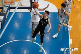 你追我赶，一场从月初打到月末的“长沙德比”图片