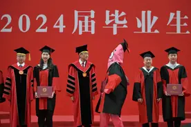 哈哈哈哈哈！火爆全网的“派大星”博士，找到了！图片
