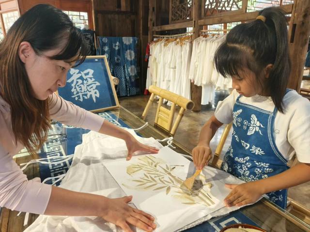【山水黔南多奇幻】贵定金秋篮球赛与非遗体验、菊展共绘乡村盛景