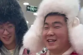 哈尔滨寒冬火出圈！爆了的还有它，商场里年轻人钟爱大花袄图片