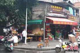 广西南宁百年水街成网红“打卡”地  游客觅“古早味”图片