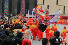 浦江板凳龙进京闹元宵，66桥龙身上藏多种非遗技艺图片