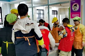 甜蜜筑梦，福利院孩子共享烘焙图片