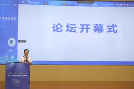 侧卧玩手机会引发斜视？看3分钟动画即可筛查？眼科专家这样说图片