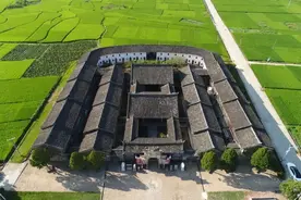 触目惊心！“客家第一祠”大面积坍塌：不少文物被埋图片