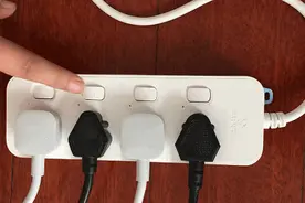 警告！插线板这样可能会“发火”图片