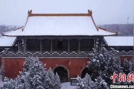 西岳庙：雪中千年古建筑唯美如画图片