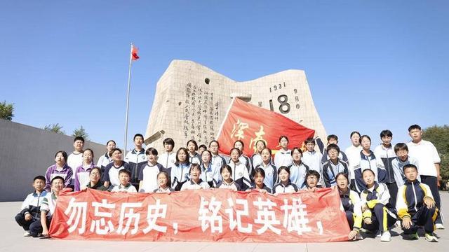 铭记“九一八”：市民与历史深情对话