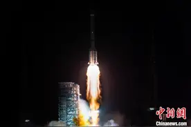 中国成功发射天链二号04星图片