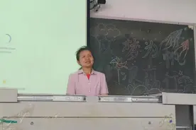 55岁大学生的毕业照火了 当事人：入学规划几乎都实现了图片