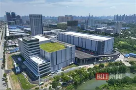家门口的大“冰箱”来了，武汉主城区最大冷链仓储项目竣工，可保障超1200万居民至少15天的食品储备图片