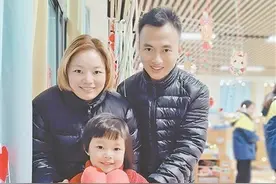 并肩“战斗”图片