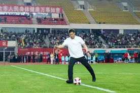 “70后”覃卫国升任副省长，上月刚因球赛开球“出圈”图片