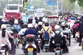部分城市“受宠”省会城市“不鼓励”，共享电单车入济路漫漫图片