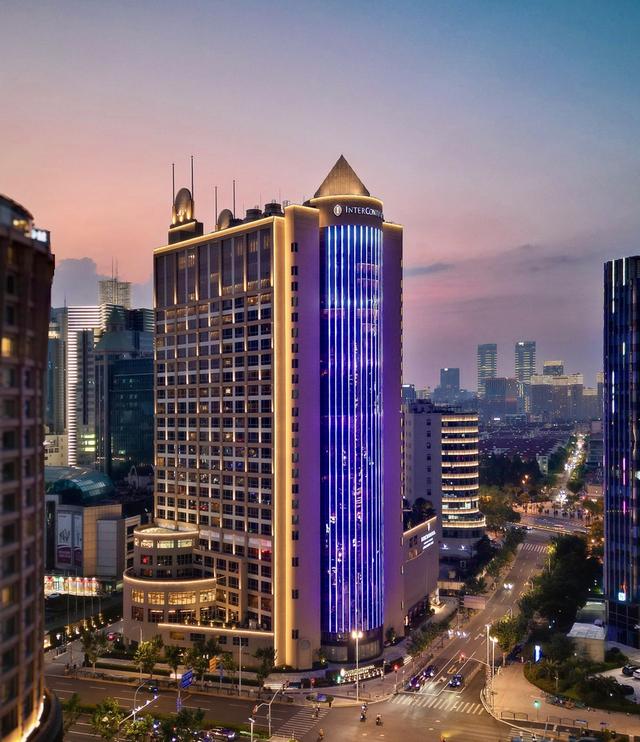 越夜越美丽，浦东第一家五星级酒店焕新亮相