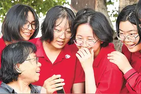 张桂梅：看着孩子们考完试，我才放心图片