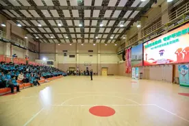 他们走进华东师大一附中，为师生们带来→图片