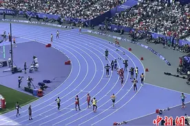 男子4X100米接力中国队小组第一晋级决赛图片