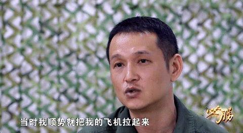我军受阅飞行员披露惊人时刻：一人锁定两架外军战机！