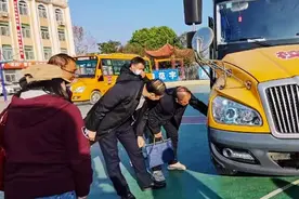 汉滨区开展专用校车安全检查图片