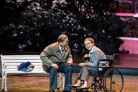 胡歌倾情加盟，红房子医院原创历史人物剧《王淑贞》亮相复旦大学相辉堂图片