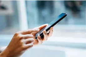 大量废旧手机“吃土”，回收需保障信息安全丨时评图片