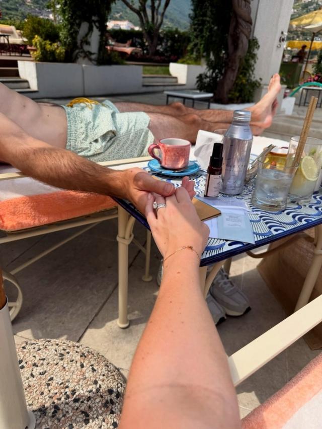 这就是女生想要的蜜月旅行！卡鲁索妻子晒蜜月照：欧洲各国游玩