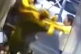 女子提醒夫妻关远光灯被打致流产？警方通报来了！图片