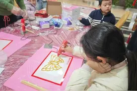 国潮闹公租 蛇年最宵遥 | 糖画DIY、非遗拓印、趣味投壶、做花灯......这里元宵活动乐不停图片